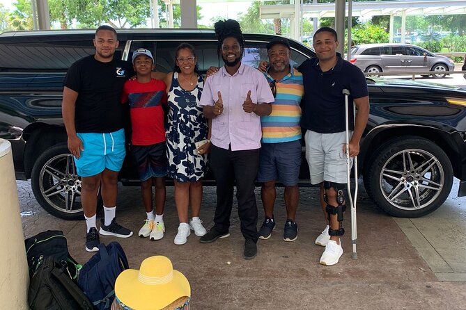Airport-Atlantis Paradise Island Private Roundtrip Transportation - Comfort and Limits: Air-Conditioning, No Restroom, and Gratuity