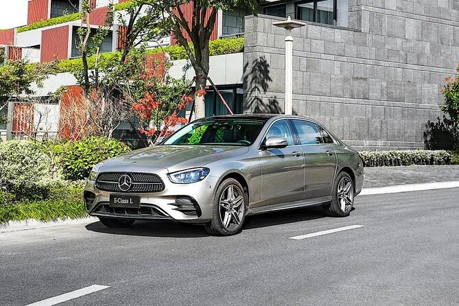 Bahamas Lynden Pindling Airport (NAS) Private Transfer to Nassau - Airport waiting time can save your whole day