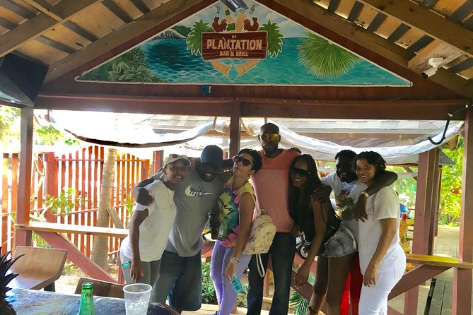 Bahamian Beverages & Bites Tour - Stop 1: The Bahamas Rum Cake Factory, start with the sweet stuff