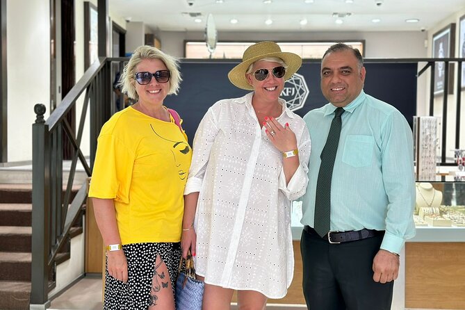 Champagne and Diamond Shopping Experience in Downtown, Bahamas - Pickup, Mobile Ticket, and Getting There Smoothly