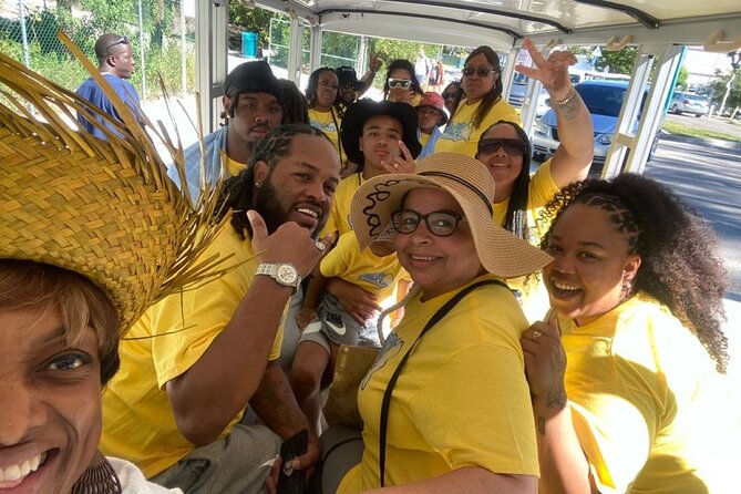 CHIPPIES BAHAMAS Island Tours : Feel The Culture - Arawak Cay and Fish Fry: Short Stop, Big Food Energy