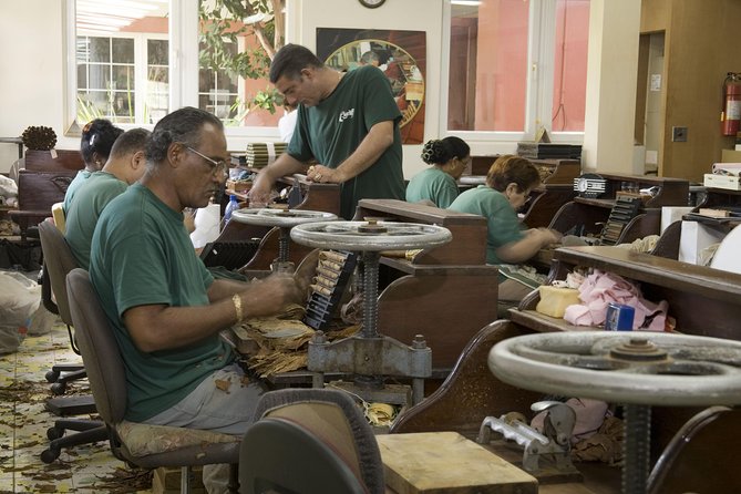 Cigar Demo and Rum Tasting at Graycliff Cigar Company - Key highlights before you go