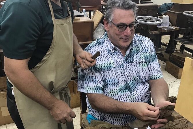 Cigar Rolling Lesson in Nassau - Nassau in 90 minutes, without the busywork