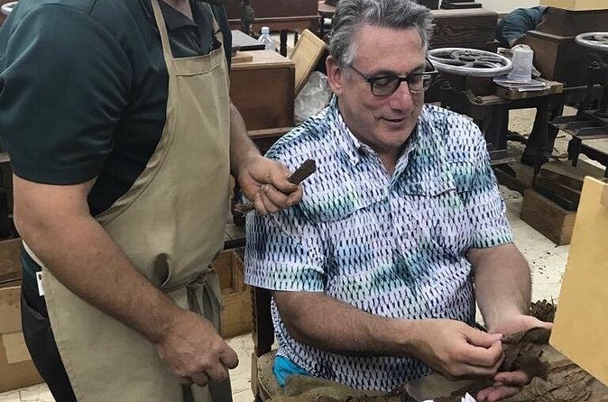 Cigar Rolling Lesson in Nassau - Pickup, timing, and that all-important first step