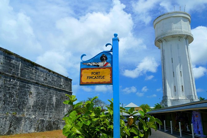 Discover Nassau Sightseeing Tour plus Atlantis Resort Visit - Nassau in 2.5 hours, plus Paradise Island photo ops