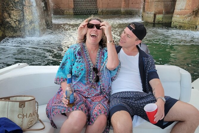 Exotic half day private charters to Rose Island, Pigs and Turtles - Rose Island time: pigs, snorkeling, and turtle sightings