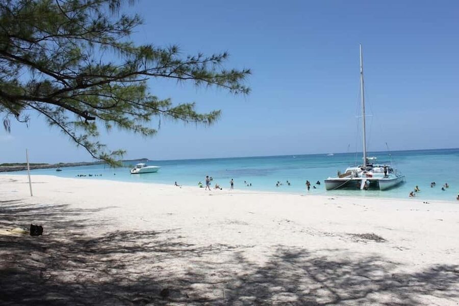Full Day Sail and Snorkel with Turtles - Sailing back to Nassau Harbor: the final hour on the water