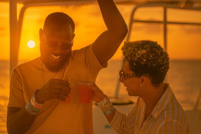 Grand Bahama Catamaran Sunset Cruise with Drinks and Snacks - Meeting the Crew and Handling the On-Board Comfort