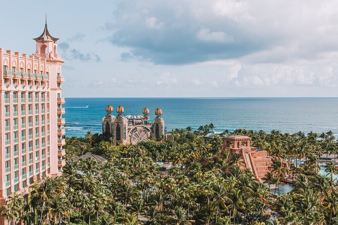 Hire Photographer, Professional Photo Shoot - Nassau - Nassau portraits: why this backdrop does the heavy lifting