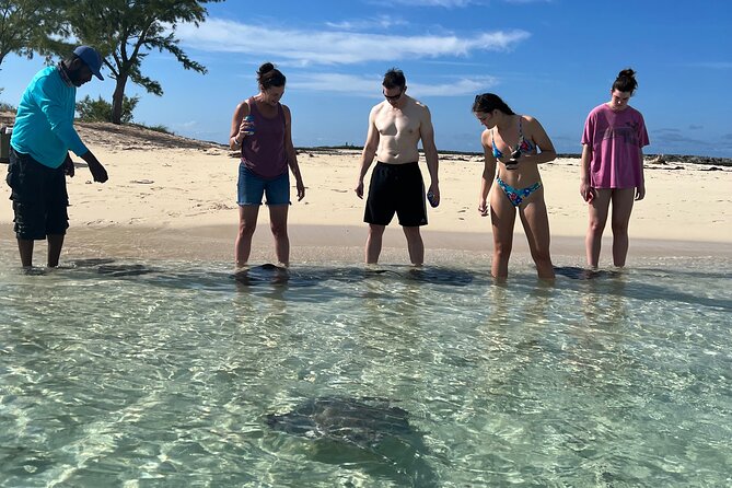 Honeymoon Harbour and The Sapona Day Trip - Bimini by 24-foot watercraft: why the small-boat feel matters