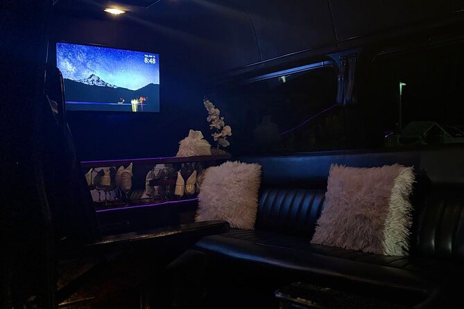 Luxury Airport Transfer in Nassau – VIP Mercedes Sprinter Service - Quick hits on this Nassau VIP Sprinter transfer