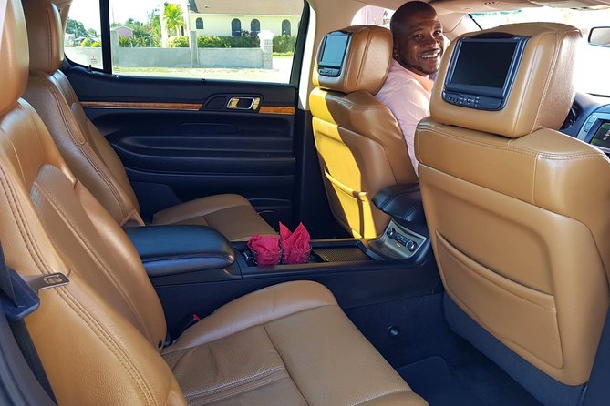 Luxury MKT Town Car Private Roundtrip Transfer - Key things to know before you book