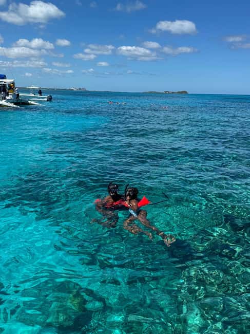 Nassau: 3-Island Snorkel Tour with Pigs, Beach Club, & Lunch - Gilligan’s Island stop: a quick change of scenery