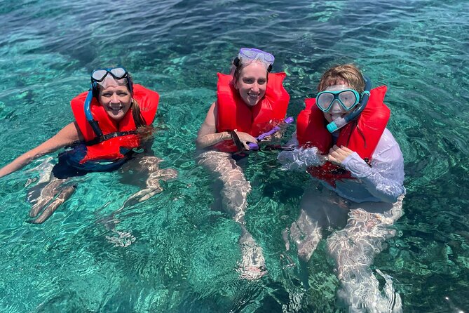 Nassau: 3 islands Pigs,Turtles,Snorkel & Beach Club with lunch - Rainbow Reef and Rose Island beach club lunch: the unwind part of the day