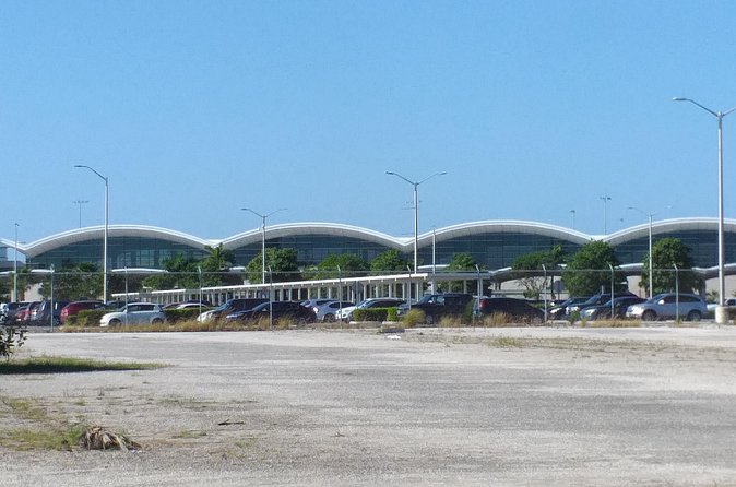 Nassau Airport to Palm Cay - group transportation in comfort - Optional Store Stops: How Added Time Affects the Price