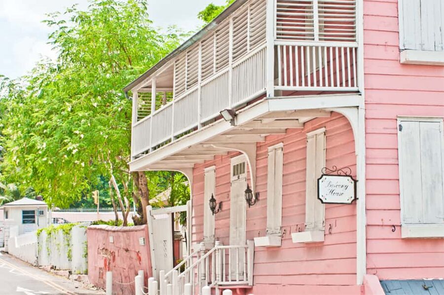 Nassau: Bites and Sites Food and Cultural Walking Tour - Stop 1: downhome Bahamian classics in a family-style setting