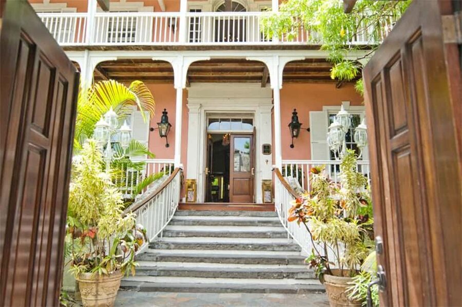 Nassau: Bites and Sites Food and Cultural Walking Tour - The story-walk portion: architecture, flora, and why Nassau looks the way it does
