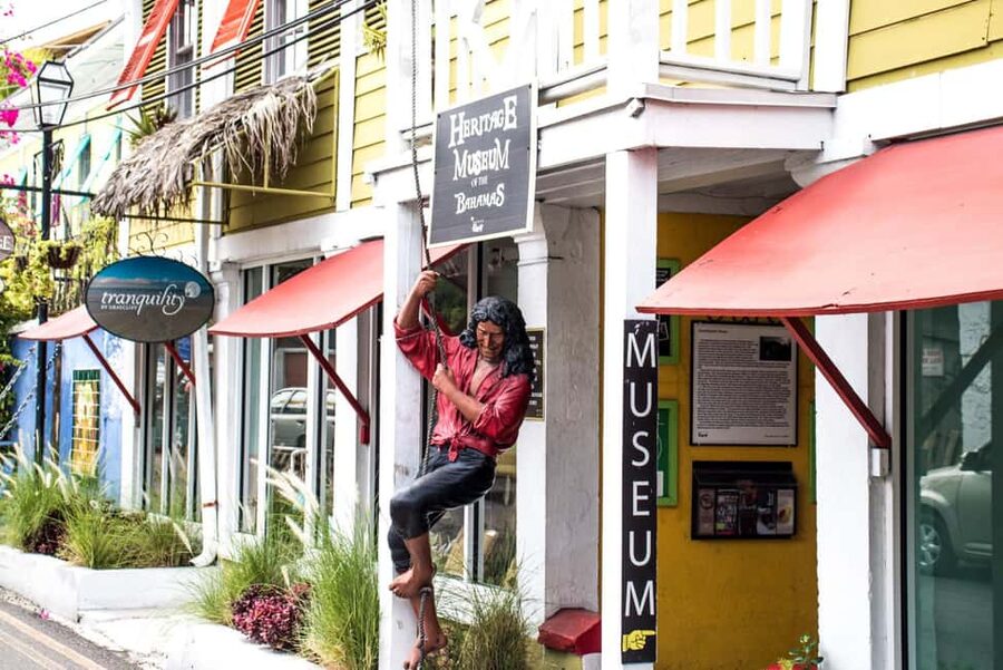 Nassau City Tour: Discover the Charms of Old Charles Town - Queen’s Staircase and Old British Military Forts