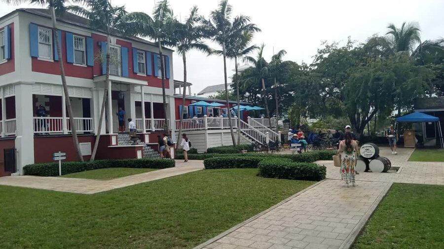 Nassau City Tour: Discover the Charms of Old Charles Town - From Cruise Terminal to Charles Town: Meeting, Buses, and Flow