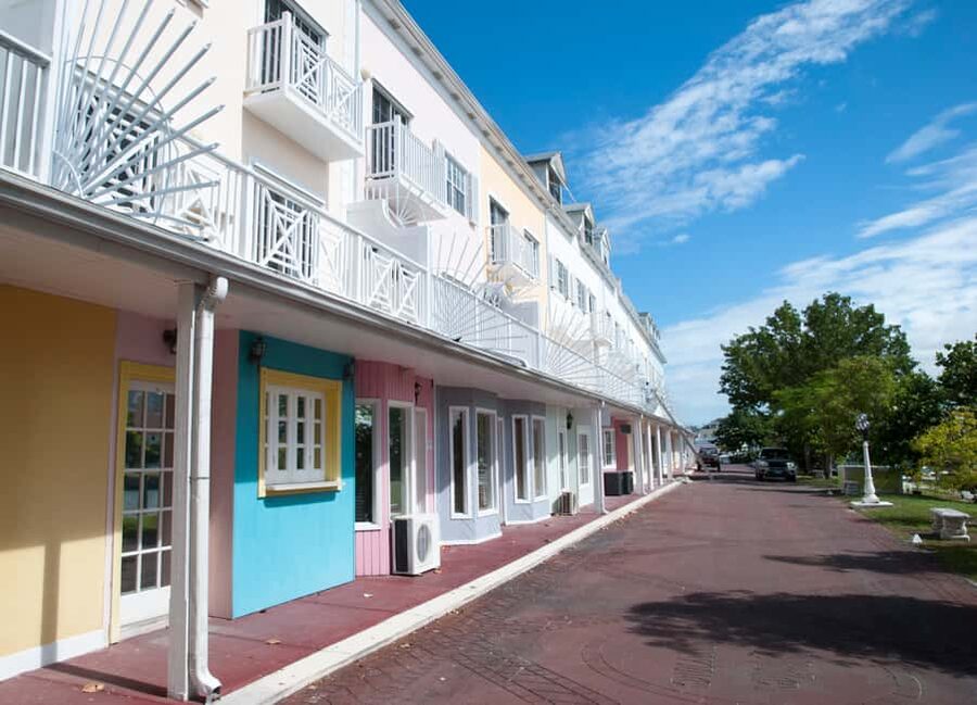 Nassau: E-Scooter Tour with Food Tasting and Local Drinks - Why Nassau feels different on an e-scooter