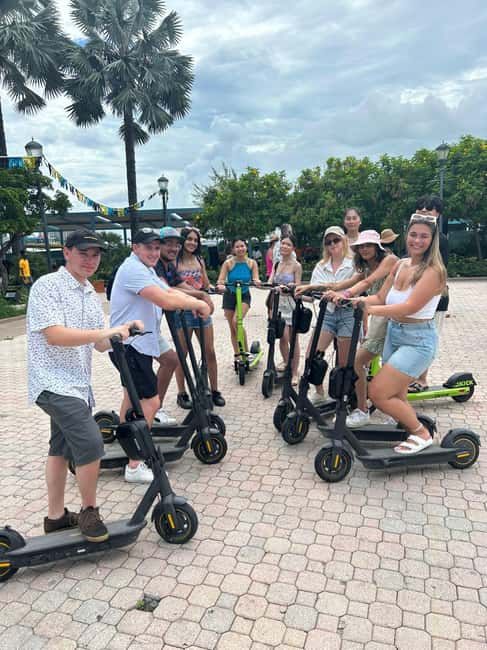 Nassau: E-Scooter Tour with Food Tasting and Local Drinks - Rawson Square to Rum Cake Factory: your taste-map starts early