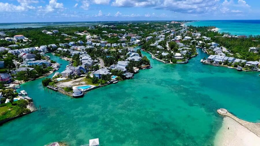 Nassau: Historic City Tour with Drink and Food Tasting - Bahamas rum cake, chocolate, and distillery stops that turn into real flavor memories