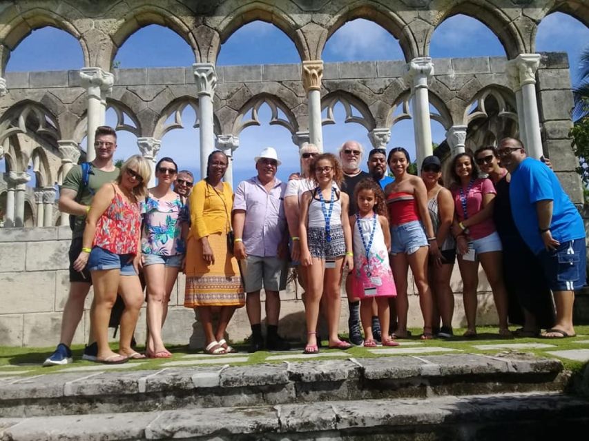 Nassau: Island Highlights Tour with Rum Tasting - The van ride and live commentary: how the pacing stays fun