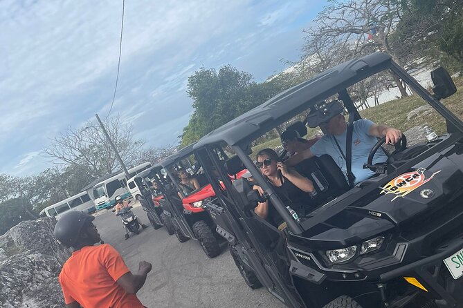 Nassau Narrated Jeep tour with Full Bahamian Lunch and Drink - Nassau’s Governor General house area: a photo stop with context