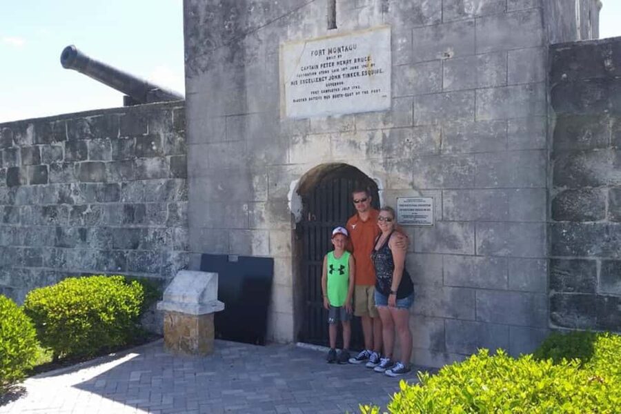 Nassau: Private City Highlights Tour - Downtown Nassau Squares: Parliament Square and Rawson Square on a Clock