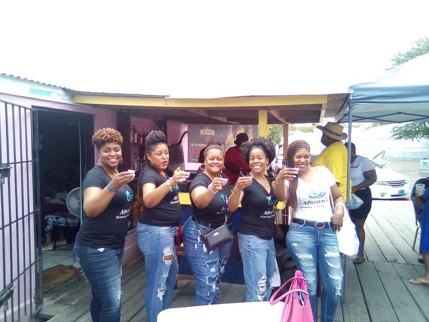 Nassau: Sip, Sample & See, Food & History Bus Tour - Lunch at a family restaurant: the payoff meal