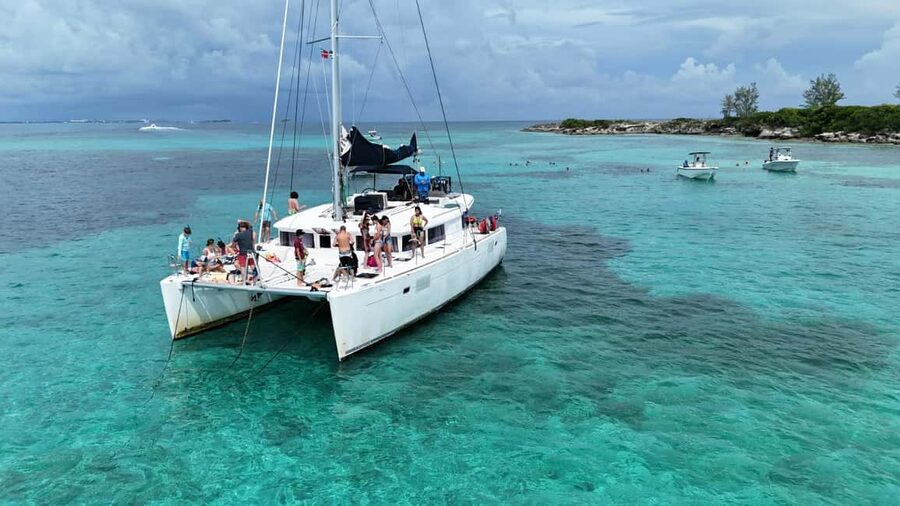 Nassau: Snorkeling, Pig Beach, Swim with Turtles, and Lunch - Getting to Montagu Beach without stress (pink building tip)
