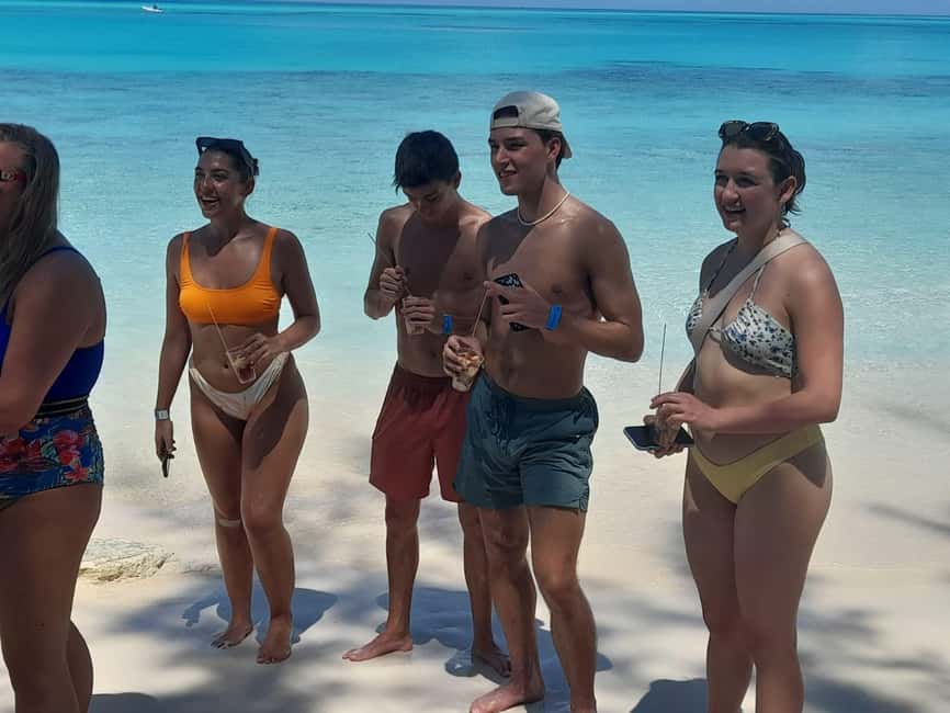 Nassau: Swimming Pigs Private Boat Tour - Up to 7 Persons - How the captain and boat style affect your comfort
