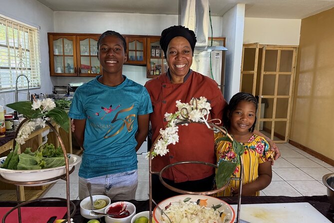 NEW! Authentic Bahamian Cooking and Cocktails with Transfers - Sitting down to eat: share the table and enjoy local drinks