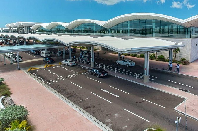 One Way Private Airport Transfer for 4 People or Less - The 45-minute transfer: what that time usually covers