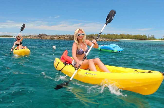 Paradise Cove Day Pass with Pickup from Freeport - Lunch at the Red Bar and Beach Bar Drinks