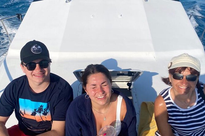 Private 38' Defender Sportfishing/Swim with Pigs in Nassau - Families and kids on a Nassau private charter: what to watch for