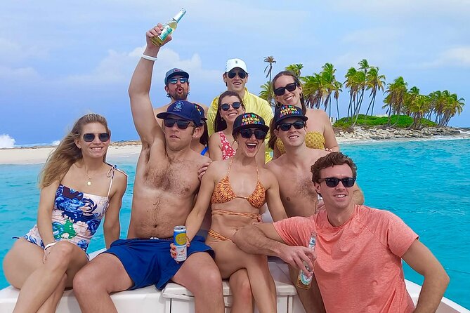 Private 4-Hour Rose Island charter Snorkeling Turtles & Beaching - Green Cay wild green turtles: close, calm, and in their habitat