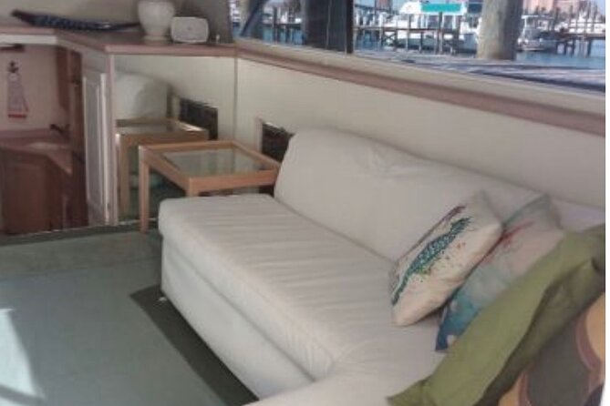Private 45 Hatteras Sportfishing in Nassau - Boarding at Margaritaville and getting on the fish fast