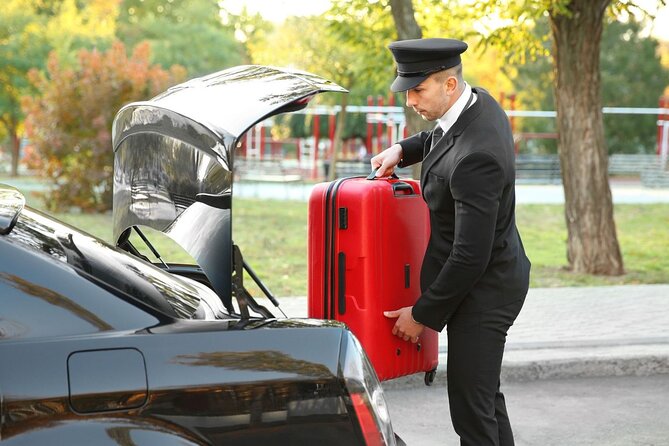 Private One-way Transfer Lynden Pindling Airport To Nassau - Communication and On-Time Delivery: The Good and the Not-So-Good
