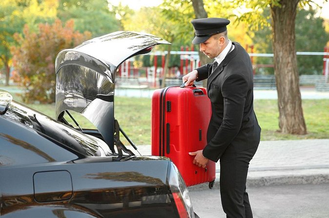 Private One-way Transfer Lynden Pindling Airport To Nassau - Who This Transfer Fits Best