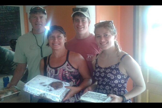 Private Sightseeing in Fort Montagu with Crab and Seafood meal - Pickup, Wi-Fi, and Private Group Comfort