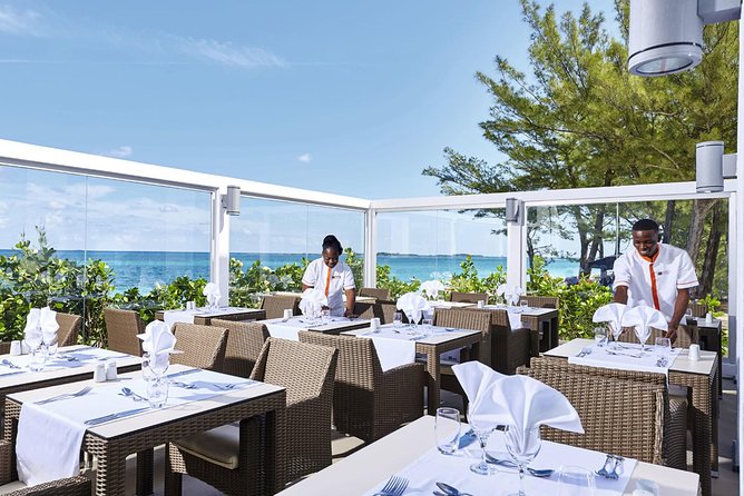 Round trip Airport (LPIA) to Atlantis, Comfort Suites, Warrick, Harbourside, RIU - Hotel drop-offs across Atlantis, Comfort Suites, Warrick, Harbourside, and RIU