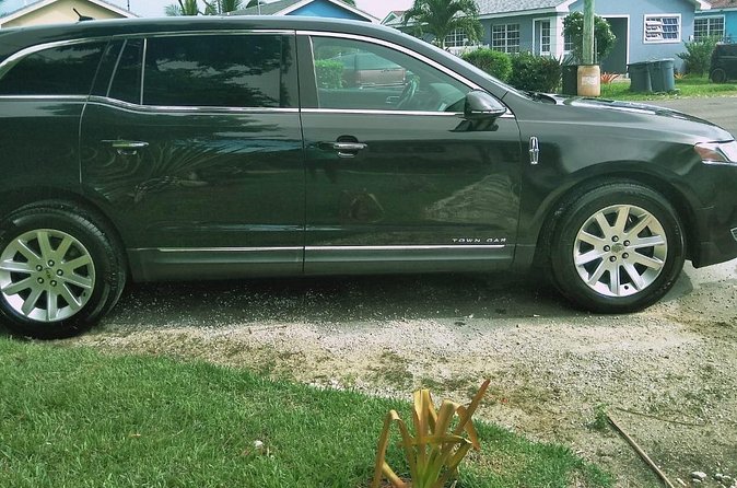 Round trip Airport Private Transfer (Nassau Limousine) - The drive to your hotel: comfort, safety, and fewer decisions
