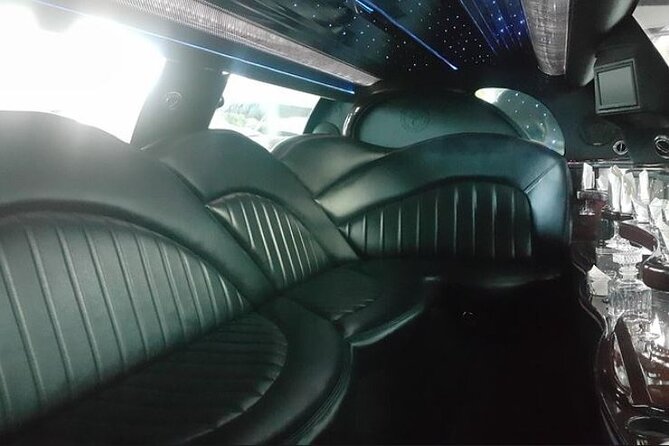 Round Trip Nassau Airport ARRIVAL (NASSAU LIMOUSINE) - Driver Energy In Nassau: English Communication, Friendly Hosting, And Music
