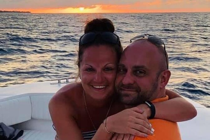 Sunset cruises - What you actually get on board: wine, champagne, water, and cheese