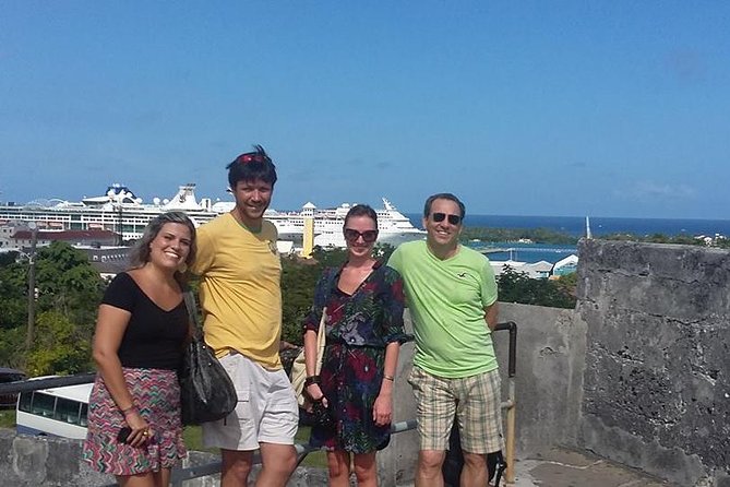 Tasty Rythm and Rock Tour - Stop 3: Queen’s Staircase, the 200-year-old stone steps