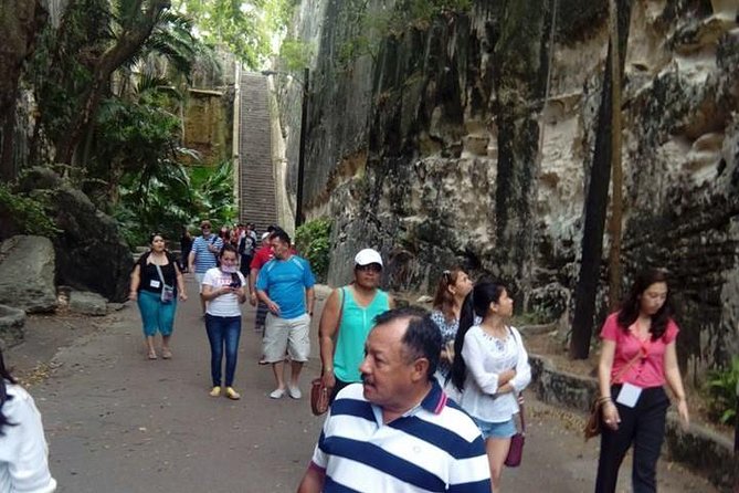 Tasty Rythm and Rock Tour - Stop 4: Fort Fincastle ruins and the wide island panorama